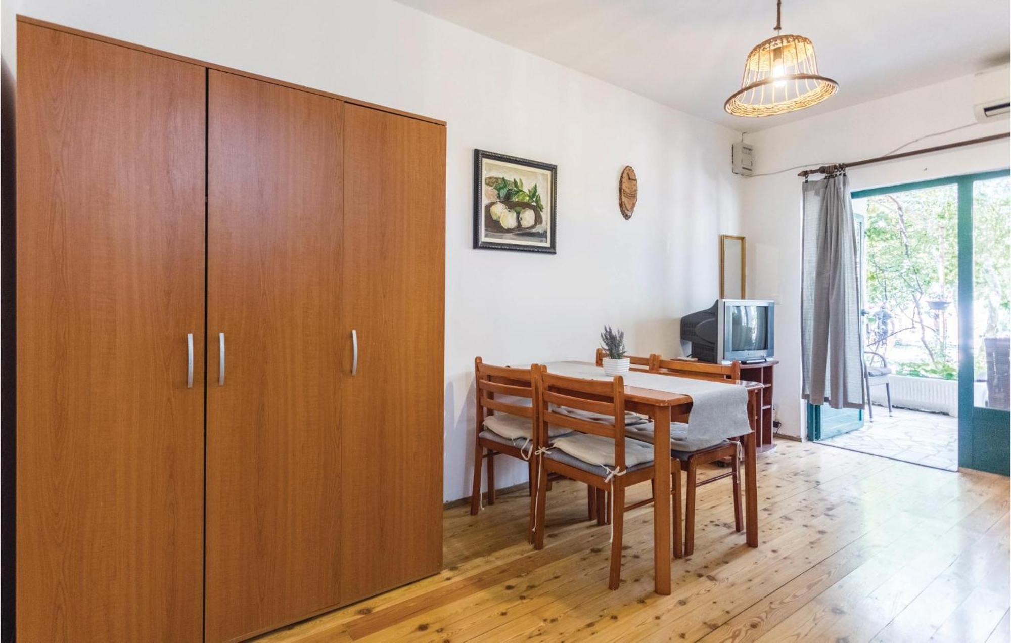Awesome Apartment In Klek With Kitchen Екстериор снимка